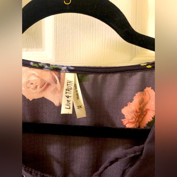 Pretty Grey floral blouse. - Picture 3 of 3